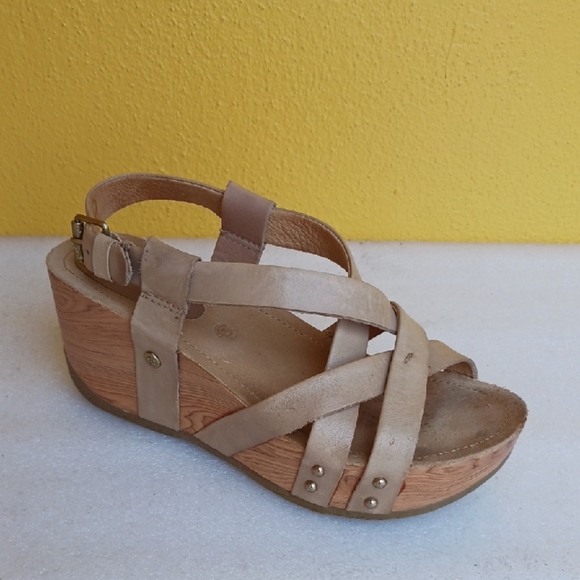 BUSSOLA Women's Beige Strappy Wedge Sandals - Picture 1 of 7